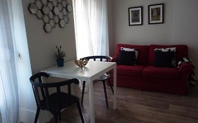 Confortable 1 Bedroom Apartment At Roma Avenue - 1A